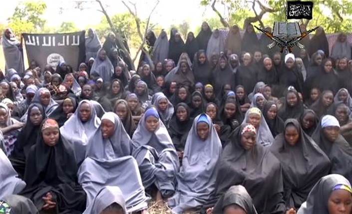 Foto resa pubblica da Boko Haram che ritrae parte delle studentesse sequestrate