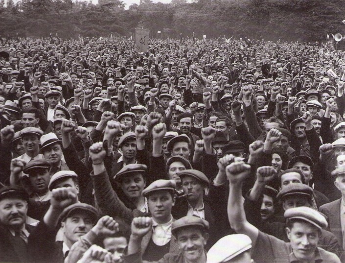 scioperanti-del-settore-edile-Parigi-Bois-de-Vincenne-1936